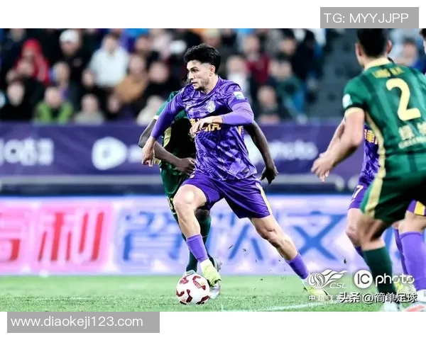 张开双臂迎接挑战 足球巨星展现无畏姿态与坚韧精神 张开双臂迎接挑战 足球巨星展现无畏姿态与坚韧精神