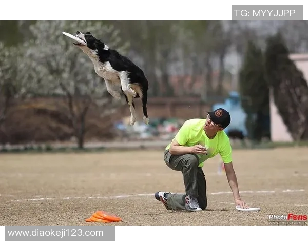 足球巨星与父亲深情羁绊展现运动激情与亲情温度